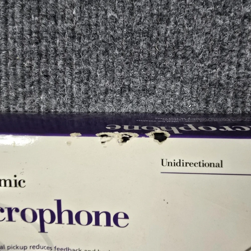 RadioShack Dynamic Microphone 33-3002 Unidirectional XLR Vocalist Announcer Case
